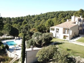 5 Bedroom Villa with Private Pool and Large Grounds in South Luberon, France